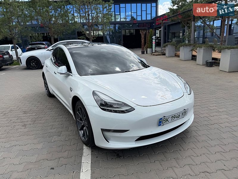 Tesla Model 3 2020