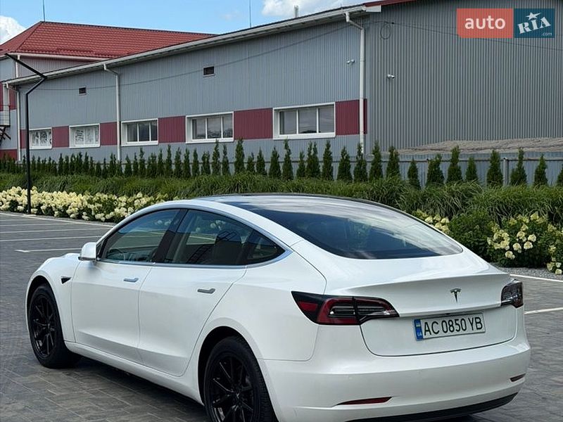 Седан Tesla Model 3 2020 в Луцке