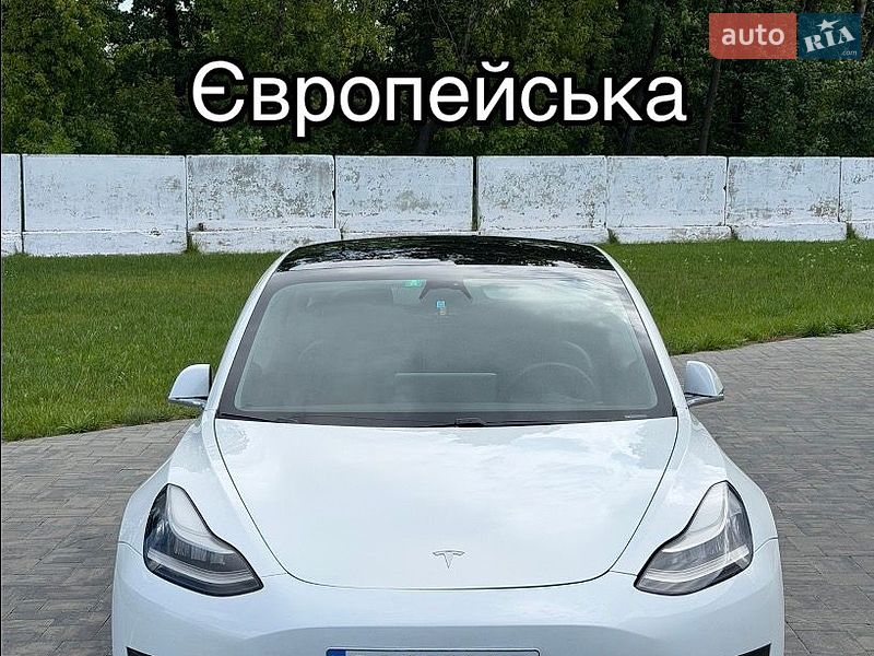 Седан Tesla Model 3 2020 в Луцке