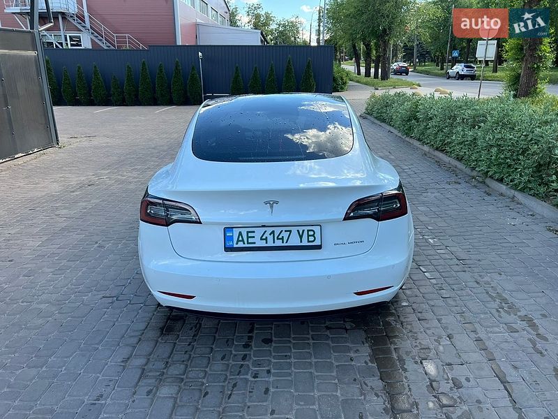 Седан Tesla Model 3 2021 в Кривом Роге