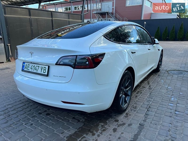 Седан Tesla Model 3 2021 в Кривом Роге