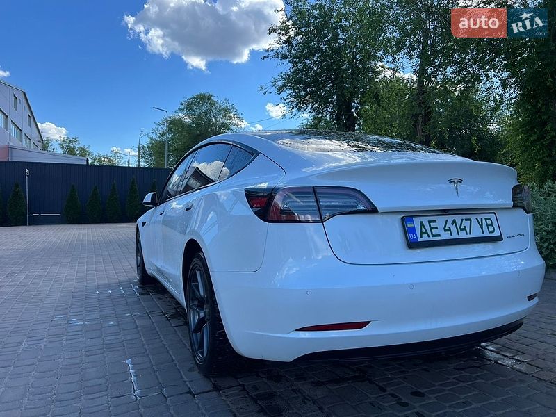 Седан Tesla Model 3 2021 в Кривому Розі
