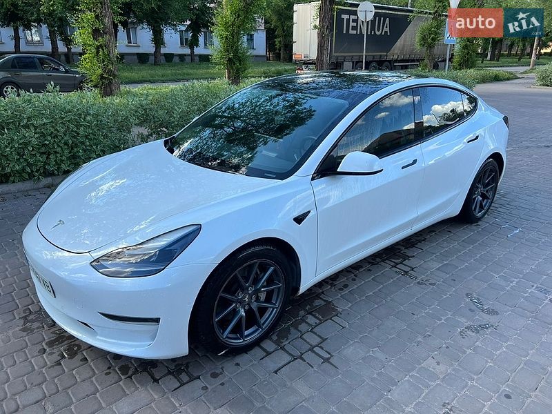 Седан Tesla Model 3 2021 в Кривому Розі