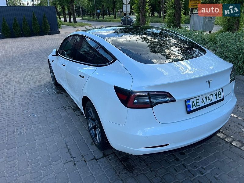 Седан Tesla Model 3 2021 в Кривом Роге