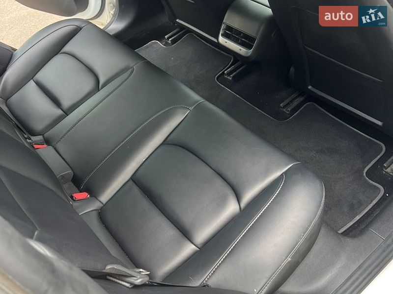 Седан Tesla Model 3 2021 в Кривом Роге