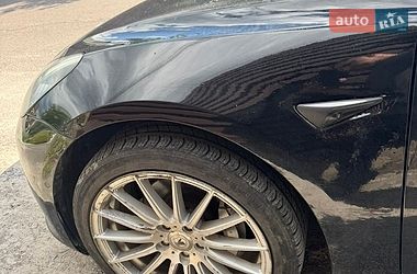 Седан Tesla Model 3 2018 в Львове