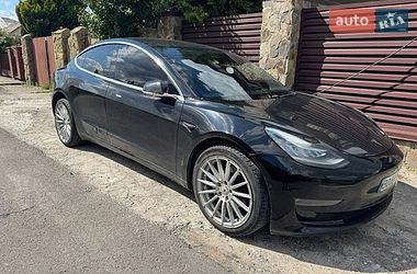Седан Tesla Model 3 2018 в Львове