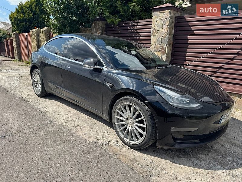 Седан Tesla Model 3 2018 в Львове