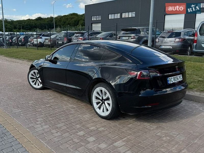 Седан Tesla Model 3 2021 в Львове