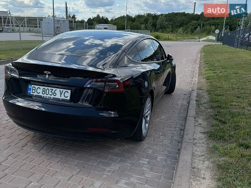 Седан Tesla Model 3 2021 в Львове
