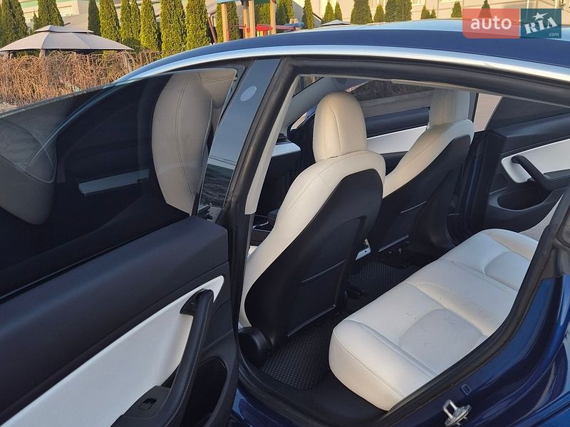 Седан Tesla Model 3 2019 в Києві