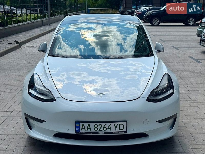 Седан Tesla Model 3 2019 в Києві