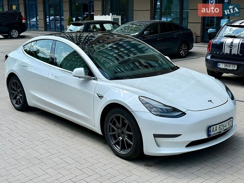 Седан Tesla Model 3 2019 в Києві