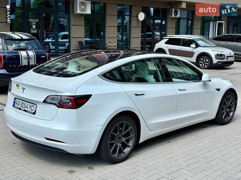 Седан Tesla Model 3 2019 в Києві
