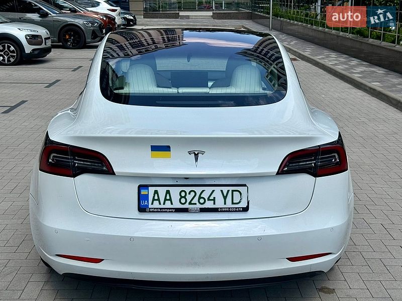 Седан Tesla Model 3 2019 в Києві