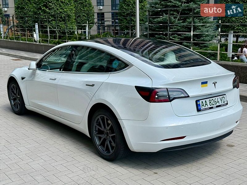 Седан Tesla Model 3 2019 в Києві
