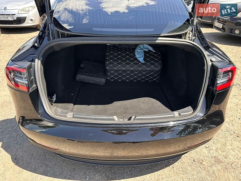Седан Tesla Model 3 2019 в Николаеве