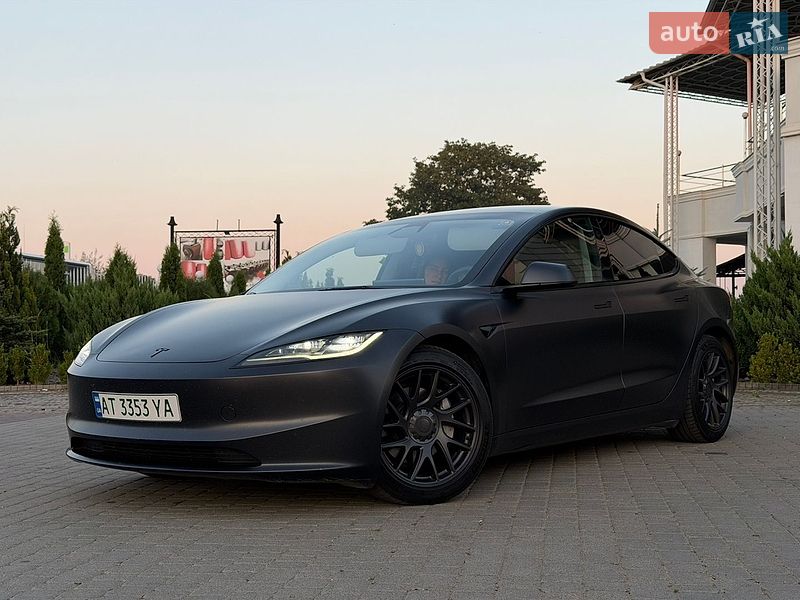 Седан Tesla Model 3 2024 в Снятине
