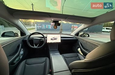 Седан Tesla Model 3 2024 в Снятине