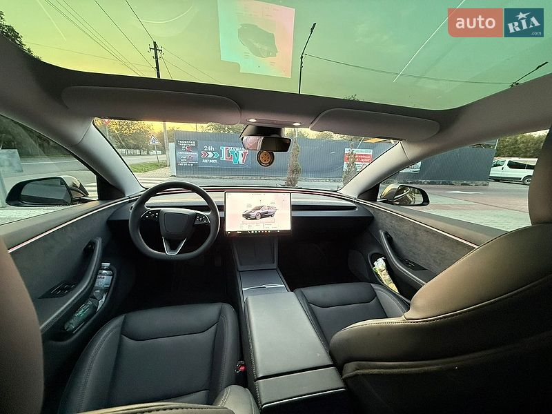 Седан Tesla Model 3 2024 в Снятине
