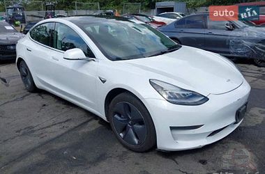 Седан Tesla Model 3 2020 в Киеве