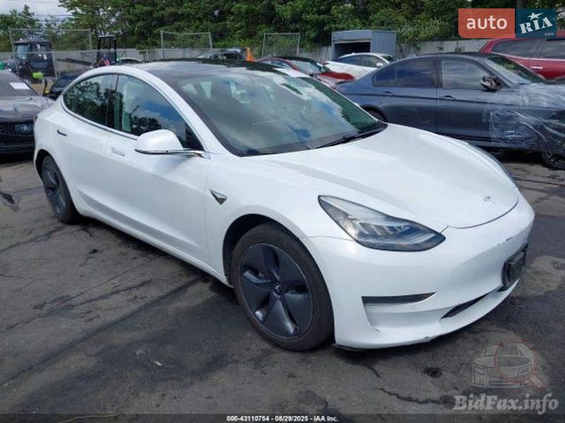 Седан Tesla Model 3 2020 в Киеве