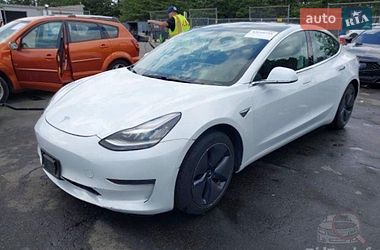 Седан Tesla Model 3 2020 в Киеве