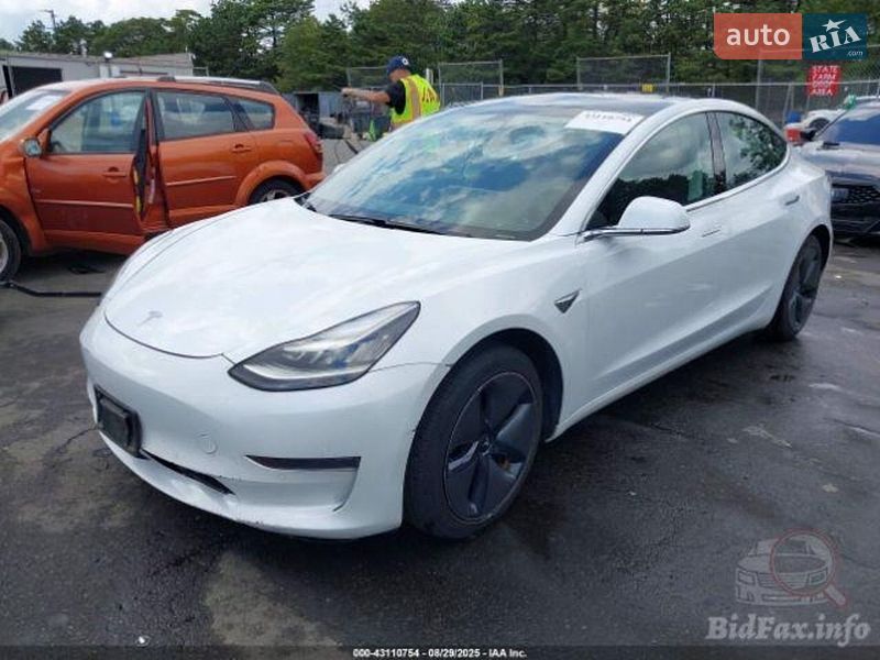 Седан Tesla Model 3 2020 в Киеве