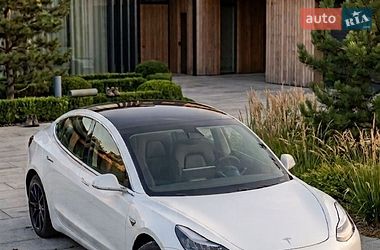 Седан Tesla Model 3 2020 в Киеве