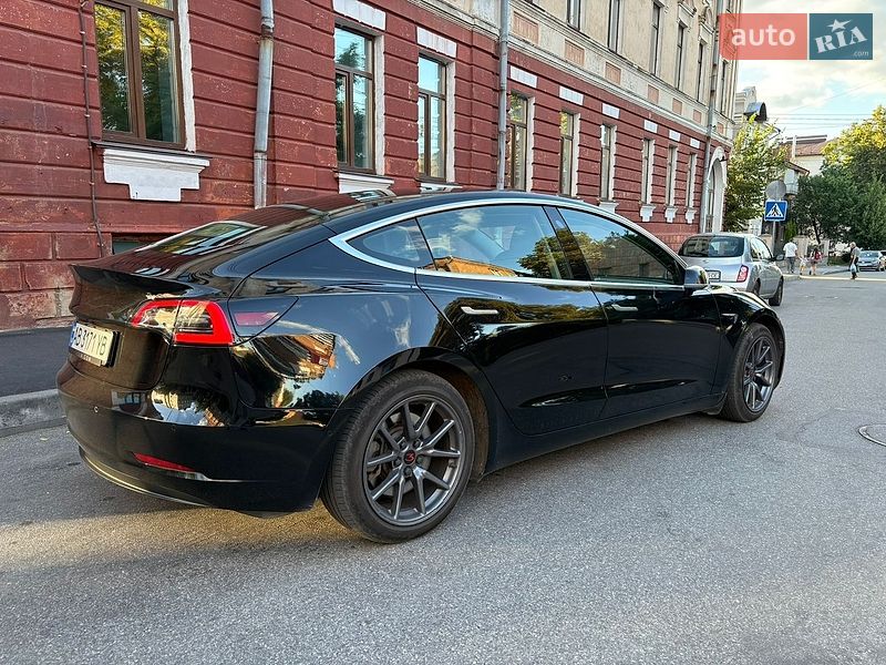 Седан Tesla Model 3 2020 в Виннице