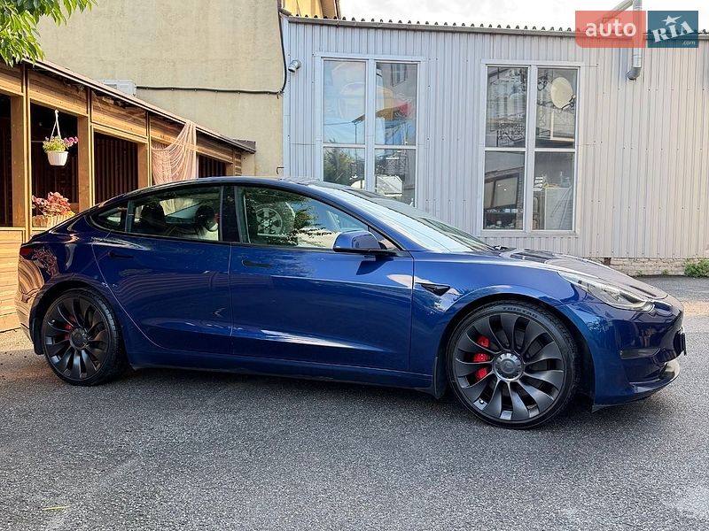 Седан Tesla Model 3 2023 в Харькове