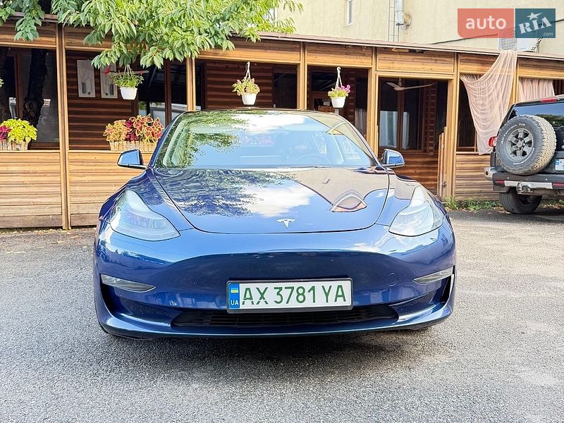 Седан Tesla Model 3 2023 в Харкові