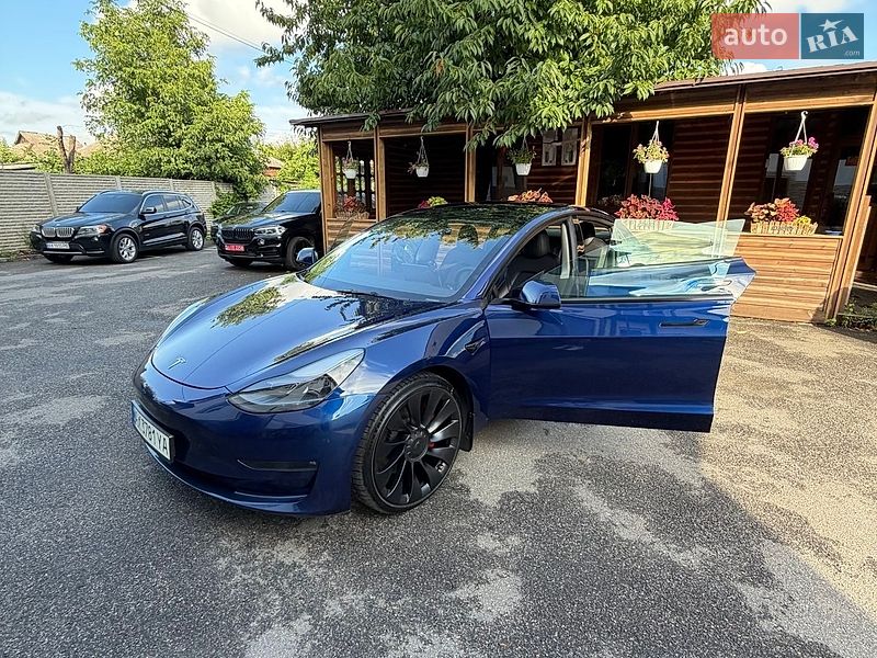 Седан Tesla Model 3 2023 в Харькове