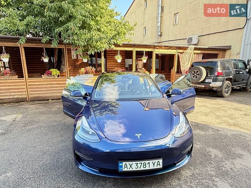 Седан Tesla Model 3 2023 в Харкові