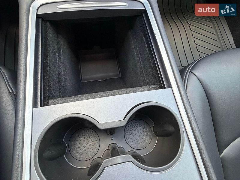 Седан Tesla Model 3 2023 в Харькове