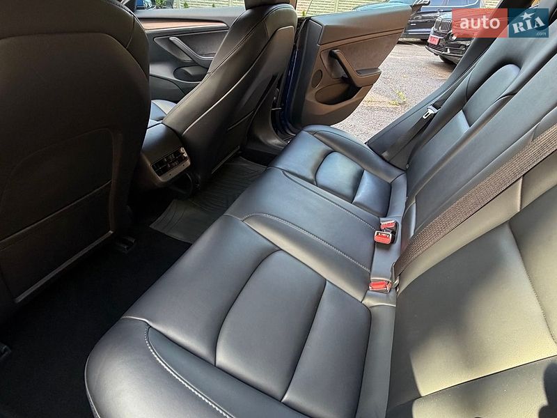 Седан Tesla Model 3 2023 в Харькове