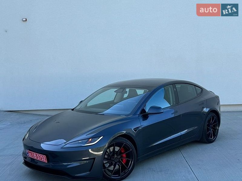 Седан Tesla Model 3 2024 в Луцке