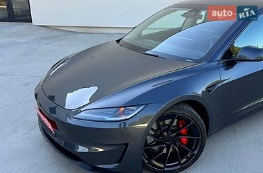 Седан Tesla Model 3 2024 в Луцке