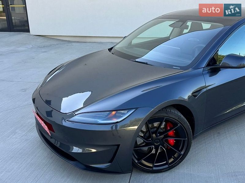 Седан Tesla Model 3 2024 в Луцке