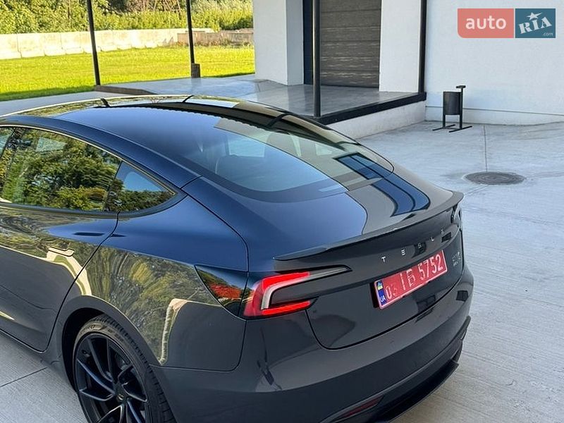 Седан Tesla Model 3 2024 в Луцке