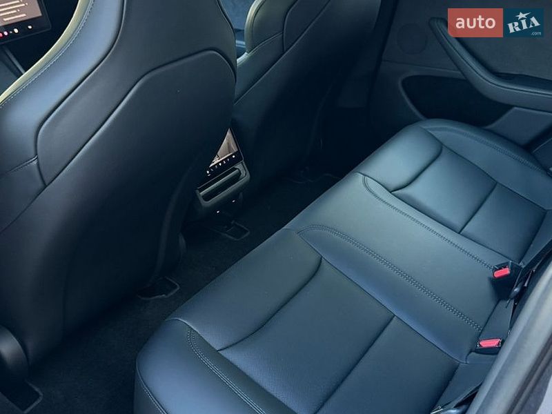 Седан Tesla Model 3 2024 в Луцке