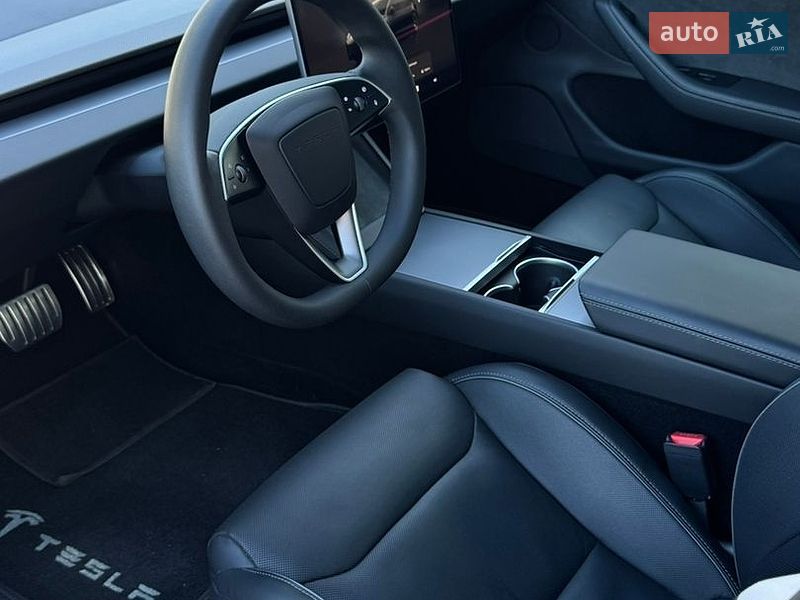 Седан Tesla Model 3 2024 в Луцке