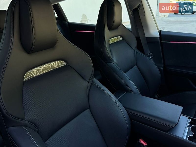 Седан Tesla Model 3 2024 в Луцке