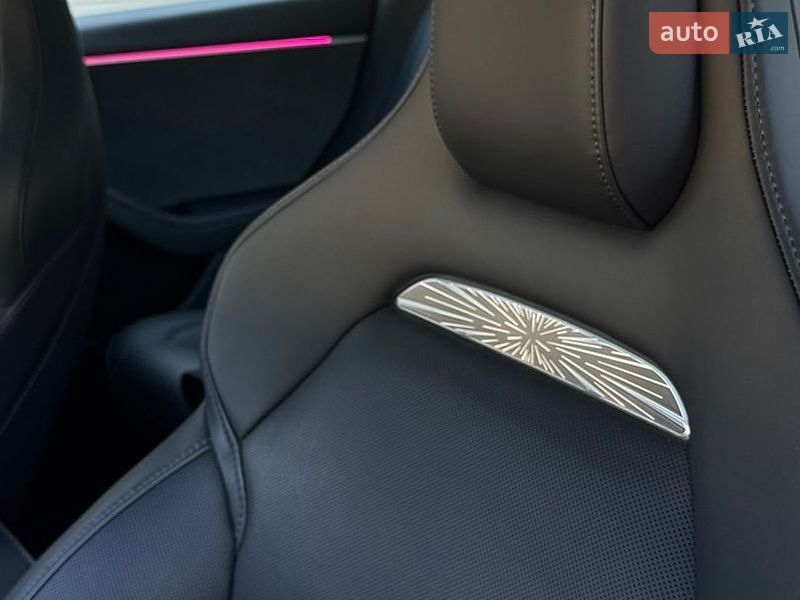 Седан Tesla Model 3 2024 в Луцке