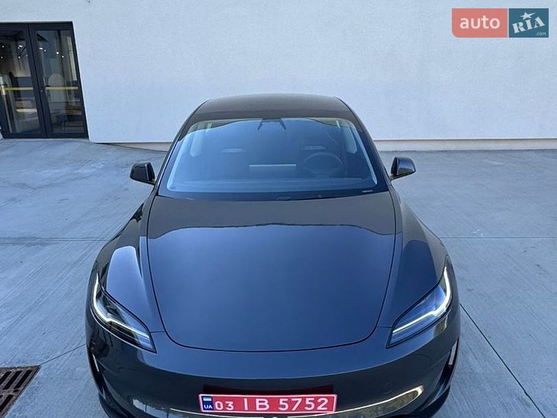 Седан Tesla Model 3 2024 в Луцке