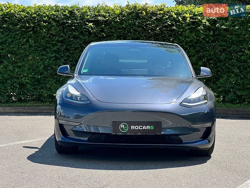 Седан Tesla Model 3 2021 в Києві
