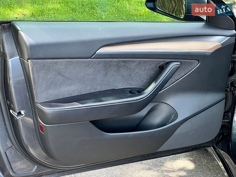 Седан Tesla Model 3 2021 в Києві