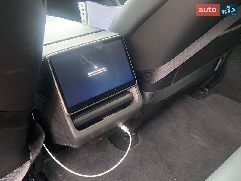 Седан Tesla Model 3 2025 в Львові