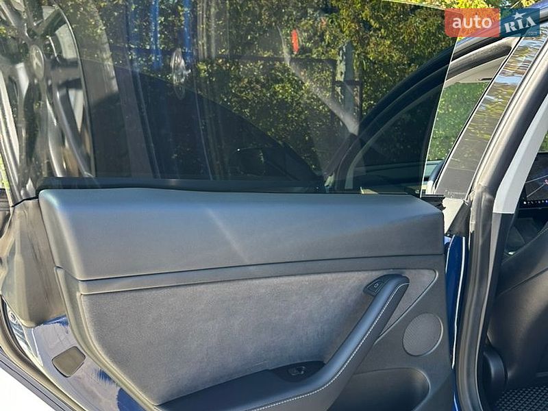 Седан Tesla Model 3 2021 в Львове