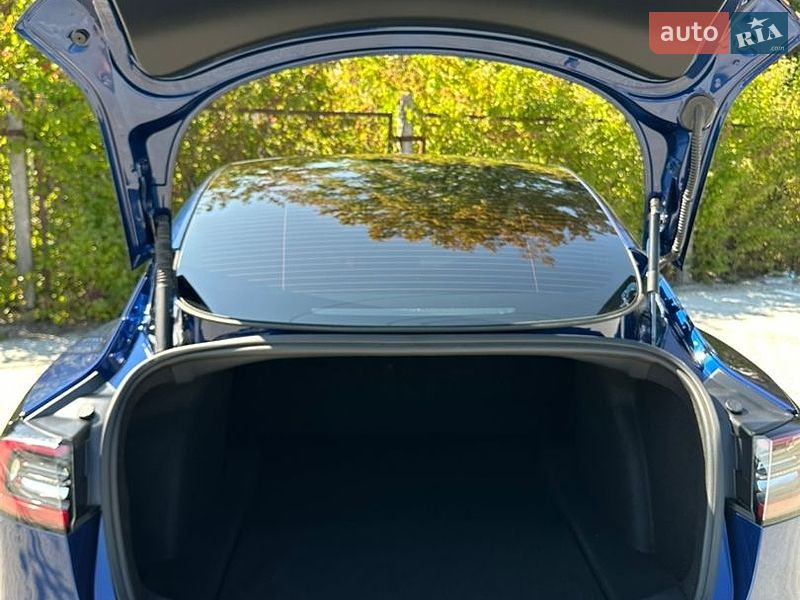Седан Tesla Model 3 2021 в Львове